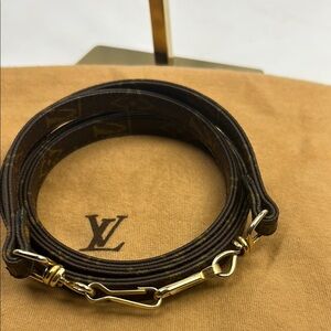 Louis Vuitton Dark Brown Leather shoulder strap with Gold Accent